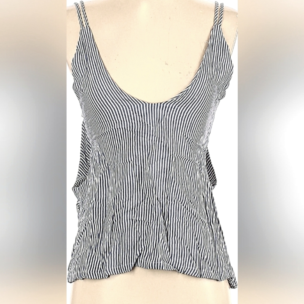 Lulu's sleeveless blouse